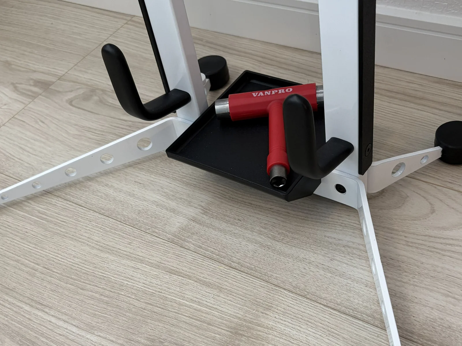 工具やスモールパーツを置けるflipper付属のパーツトレイ